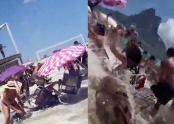 Ola gigante se come a turistas en la playa