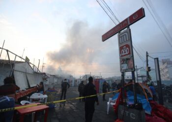 Incendio devasta campamento en Lindavista