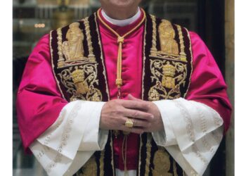 León XIV honra a Francisco en su primera jornada fuera del Vaticano