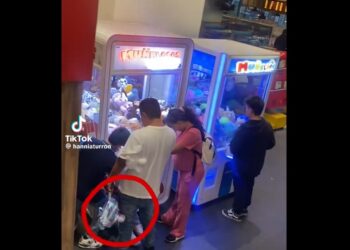 Familia es captada usando a menor para sustraer peluches en centro comercial de CDMX
