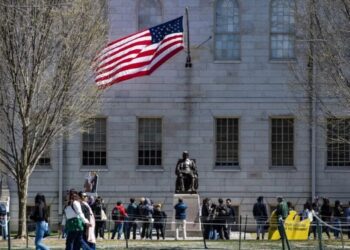 Harvard contraataca a Trump: demanda por revocación de admisión a estudiantes internacionales