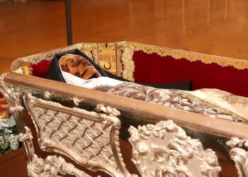 Exponen cuerpo de Santa Teresa de Jesús por primera vez en más de un siglo