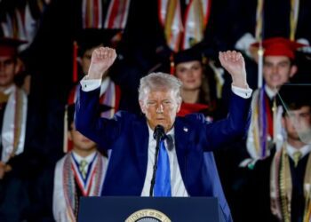 Gobierno de Trump ofrece mil dólares a migrantes que opten por salir voluntariamente de EU