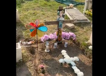 Fans restauran tumba de Valeria Márquez tras actos vandálicos