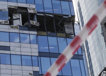 Drones ucranianos obligan al cierre de aeropuertos en Moscú tras nuevo ataque nocturno