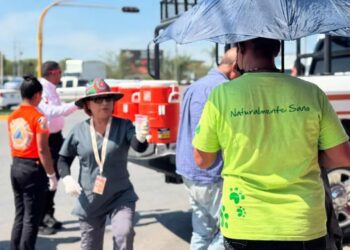 Bebé sufre insolación tras ser dejado en un auto bajo el sol en Nuevo León