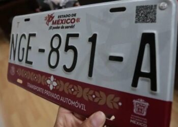 Extorsionan a conductores en Edomex por doble placa activa