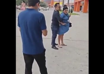 Mujer simula embarazo para sustraer ropa en tienda de Saltillo