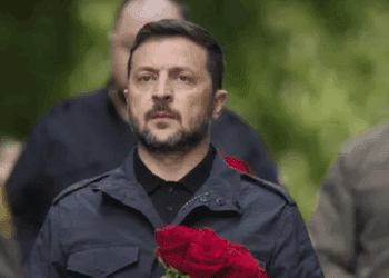 Zelenski abre puerta al diálogo con Moscú, exige cese inmediato de ataques