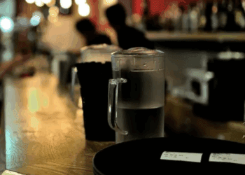 Proponen eliminar a los ‘cadeneros’ por prácticas discriminatorias en centros nocturnos de Nuevo León