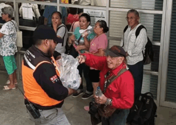 Implementan operativo de hidratación en Monterrey ante ola de calor