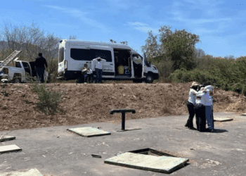 Descubren restos humanos en fosa de aguas negras en zona rural de Sinaloa