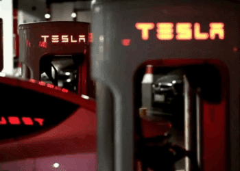 Manual interno revela duras exigencias de trabajo en Tesla