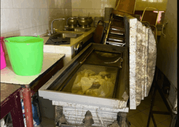 Fiesta clandestina en la Guerrero: usaban ataúdes como hieleras y había menores en estado de ebriedad