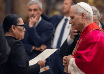 Rosa Icela entrega invitación del gobierno mexicano al papa León XIV