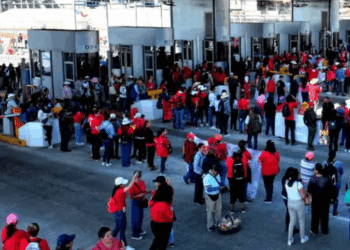 Maestros de la CNTE toman casetas en protesta nacional