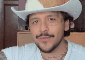 Christian Nodal se presenta ante la justicia por litigio con su exdisquera