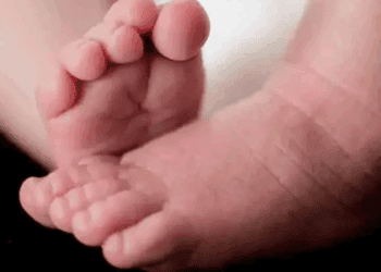 Pies libres: por qué evitar el calzado infantil