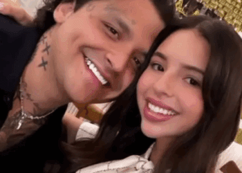 Captan momento incómodo entre Ángela Aguilar y Christian Nodal durante partido