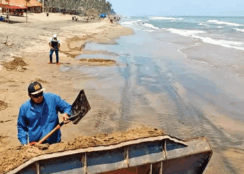 Playas de Tabasco cerradas por derrame de chapopote