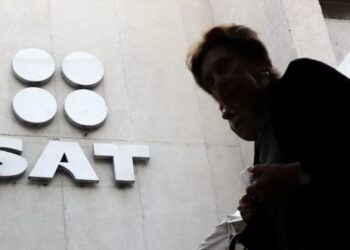 ¿Qué implica estar en la lista negra del SAT y cómo puedes salir?