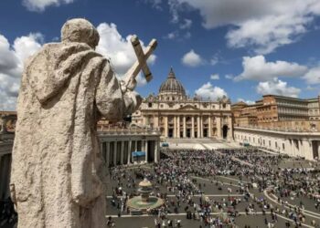 Sigue la espera en el Vaticano: Tercer escrutinio sin Papa en el cónclave 2025