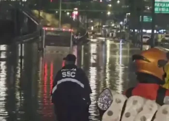 Inundación en Zaragoza provoca caos vial