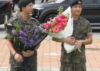 RM y V de BTS completan su servicio militar