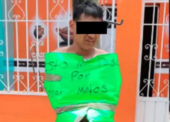 Exhiben desnudo a presunto “robamotos”