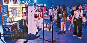 Fans celebran en Seúl el regreso de BTS con motivo de su 12º aniversario