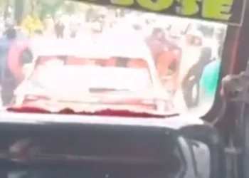 Balacera entre comerciantes y policías en Puebla