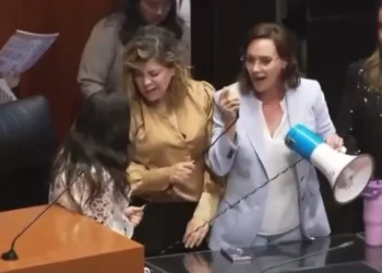 Senadora de Morena corta micrófono de Lilly Téllez