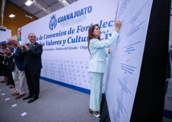 Firma Gobernadora convenio para impulsar la cultura cívica y democrática entre la juventud