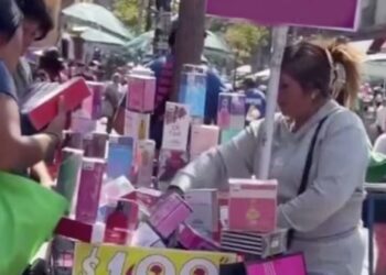 Captan a mujer vendiendo perfumes robados