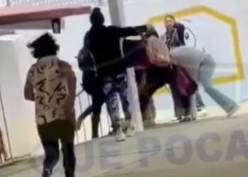 Madre golpea a maestra en kínder en Pachuca