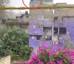 Captan a personas tirando basura a río en Naucalpan