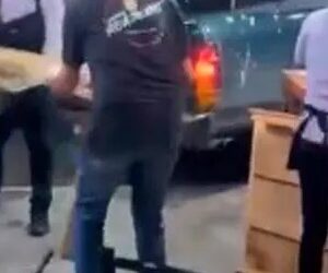 Camioneta atropella a hombre en taquería