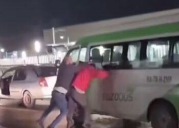 Pasajero golpea y deja inconsciente a chofer