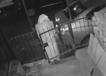 Se disfraza de monja para robar en casa