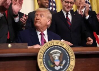 Trump cancela permiso humanitario a migrantes de cuatro países y les exige abandonar EU