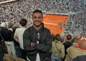 Adrián Marcelo toma taller sobre violencia de género