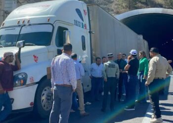 Choque múltiple en la carretera 57 deja dos muertos y 14 heridos en Coahuila