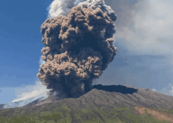 Nueva erupción del Etna sorprende a visitantes y activa monitoreo volcánico