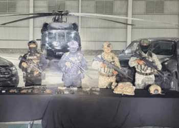 Autoridades localizan armamento en camionetas abandonadas durante operativo en Cerralvo, Nuevo León