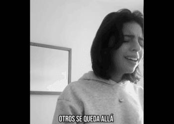 Ángela Aguilar es cuestionada por mezclar tema migrante y vida personal