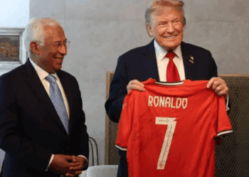 Un regalo inesperado: Cristiano Ronaldo dedica camiseta a Trump durante el G7