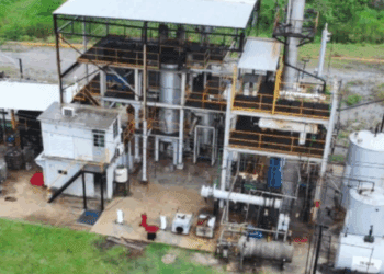 Refinería ilegal queda al descubierto en Veracruz