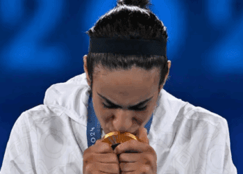 Exigen a Imane Khelif devolver medalla por polémica