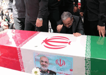 Irán despide a caídos en guerra con Israel entre tensión