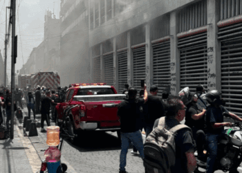 Maestros de la CETEG provocan incendio en oficinas del SNTE en CDMX